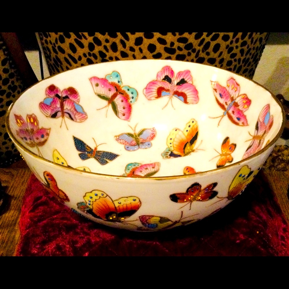 Decorative, butterfly inlaid Butterfly bowl. Nice!